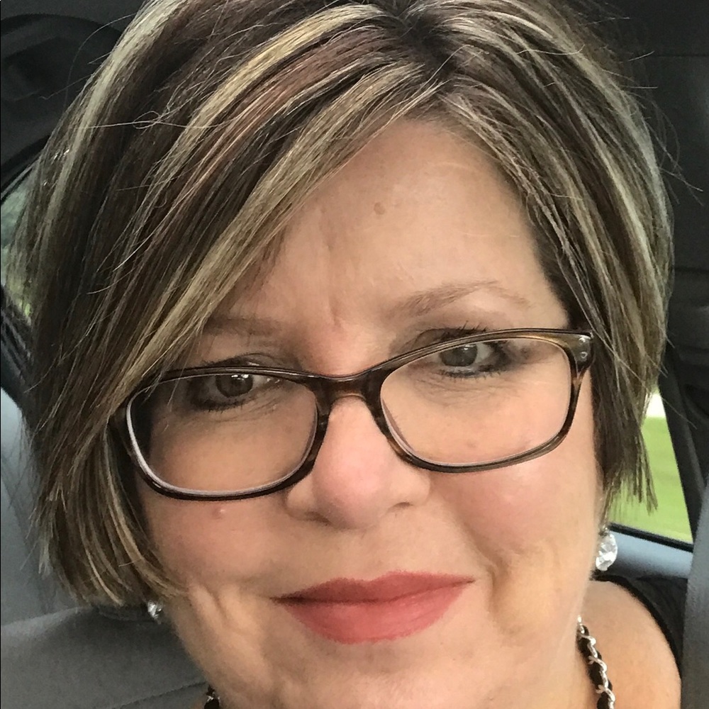 Meet your Posher, Leslie